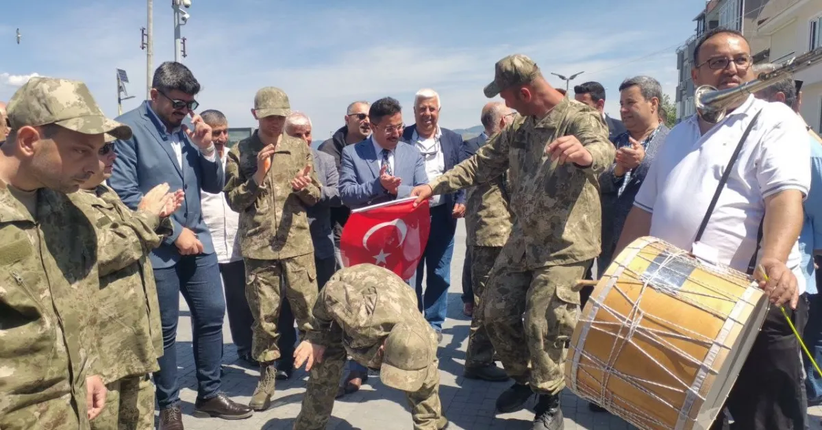 Mudanya’da Temsili Asker Eğlencesi Coşkuyla Gerçekleşti Engelli Gençler Yemin Etti (2)