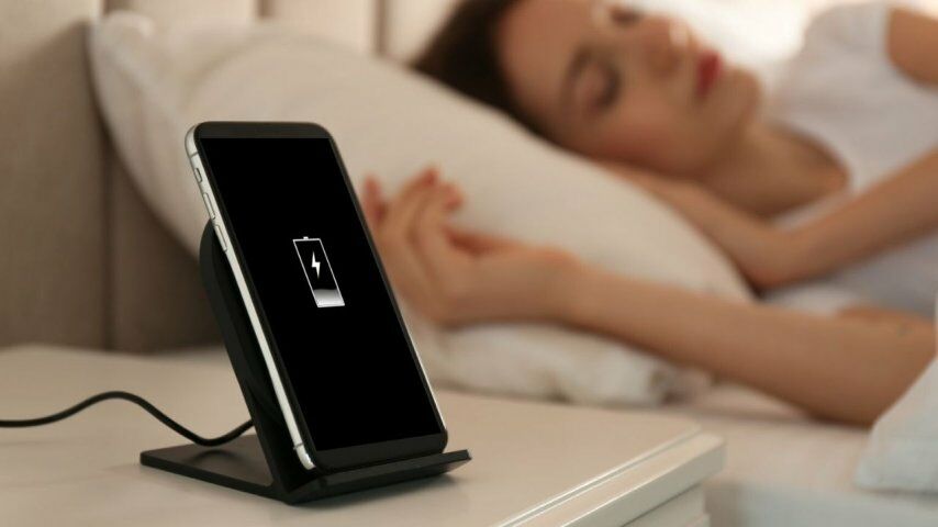 Telefonu Uzun Süre Şarjda Bırakmak Cihaza Zarar Verir Mi Batarya Ömrünü Kısaltan En Yaygın Hatalar Nelerdir (2)