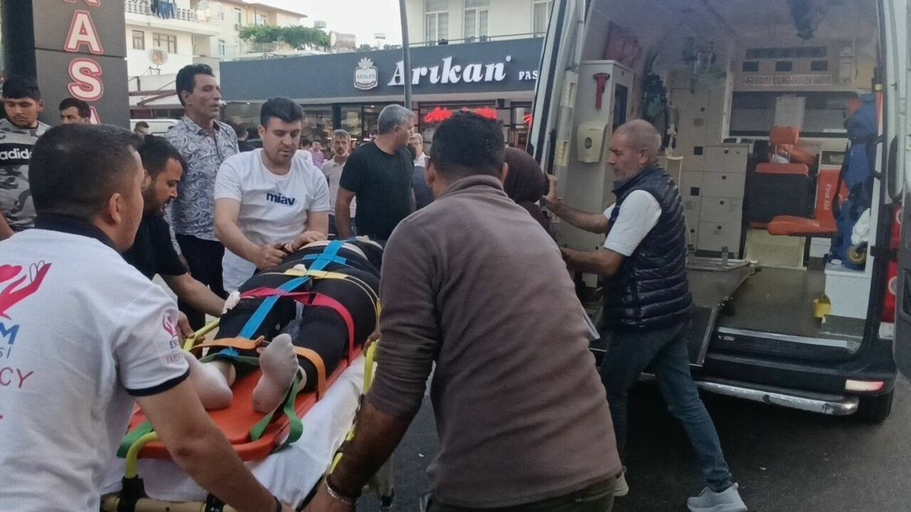 Ters Yönden Çıkan Otel Servisi Motosikletle Çarpıştı 1 Ölü, 1 Yaralı (2)