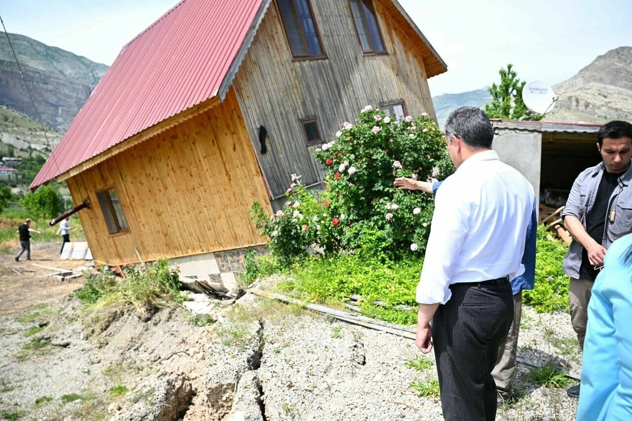 Vali Çiftçi, Erzurum'un Heyelan Bölgesinde İncelemelerde Bulundu! (1)