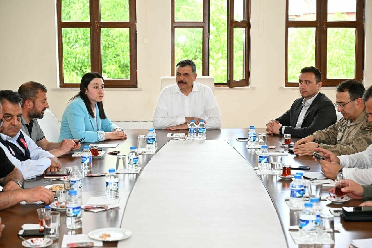 Vali Çiftçi, Erzurum'un Heyelan Bölgesinde İncelemelerde Bulundu! (4)