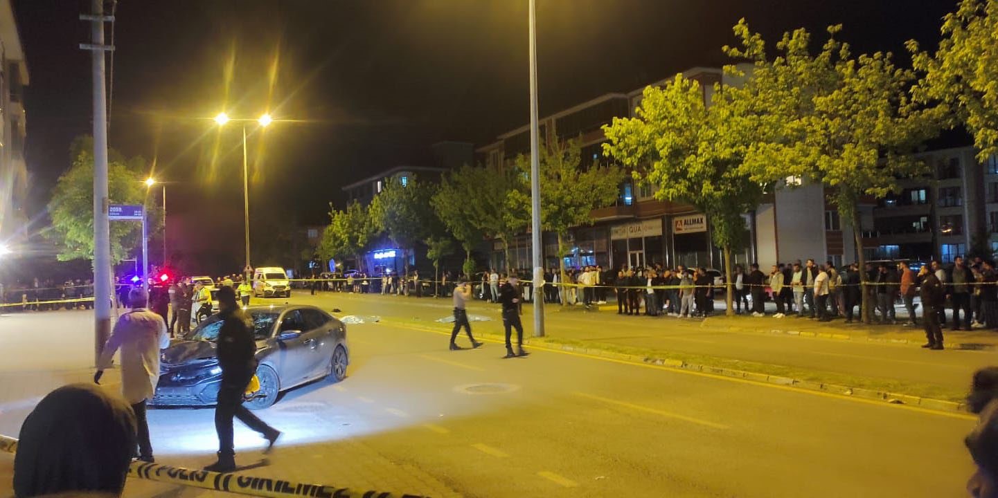 Yolun Karşısına Geçerken Anne Ve Kızı Hayatını Kaybetti (2)