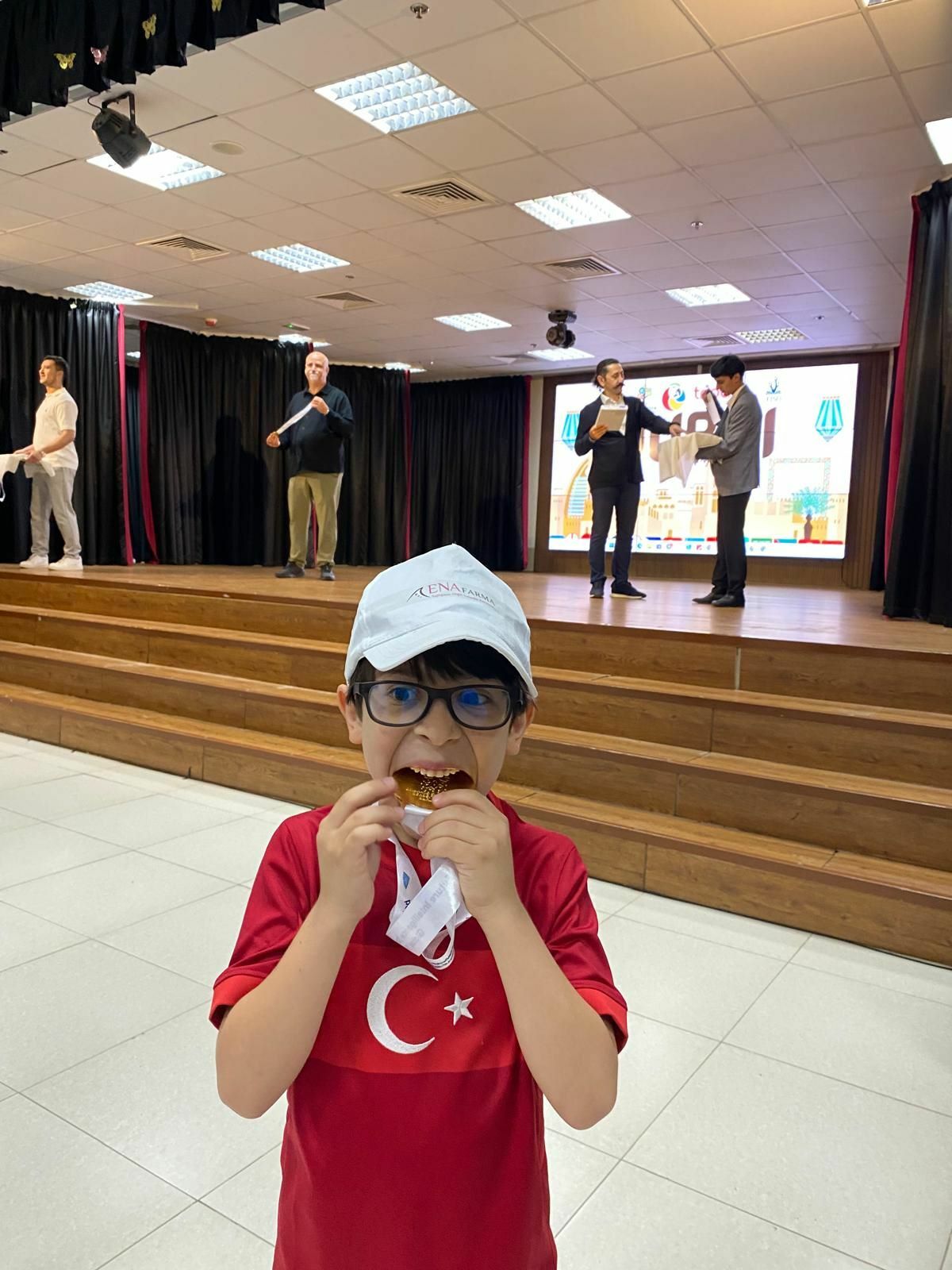 6 Yaşındaki Tuna, Matematikte Dünya Şampiyonu Oldu (1)