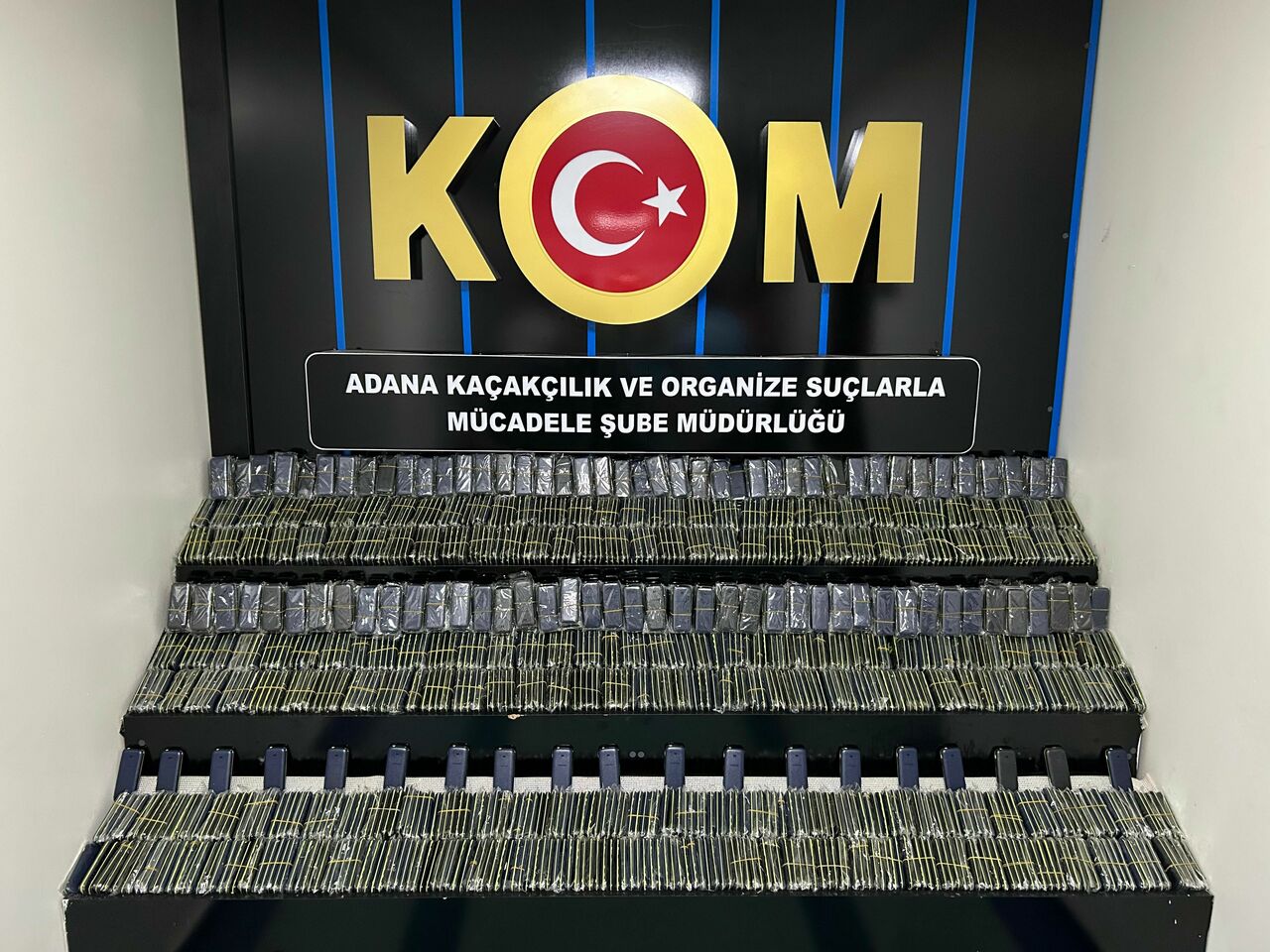 Adana'da 14 Milyonluk Kaçak Güneş Gözlüğü Ve Telefon Ele Geçirildi (1)