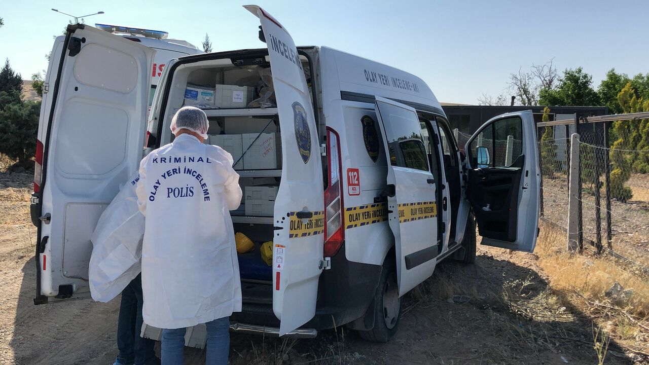 Ağaca Asılı Halde Erkek Cesedi Bulundu (2)