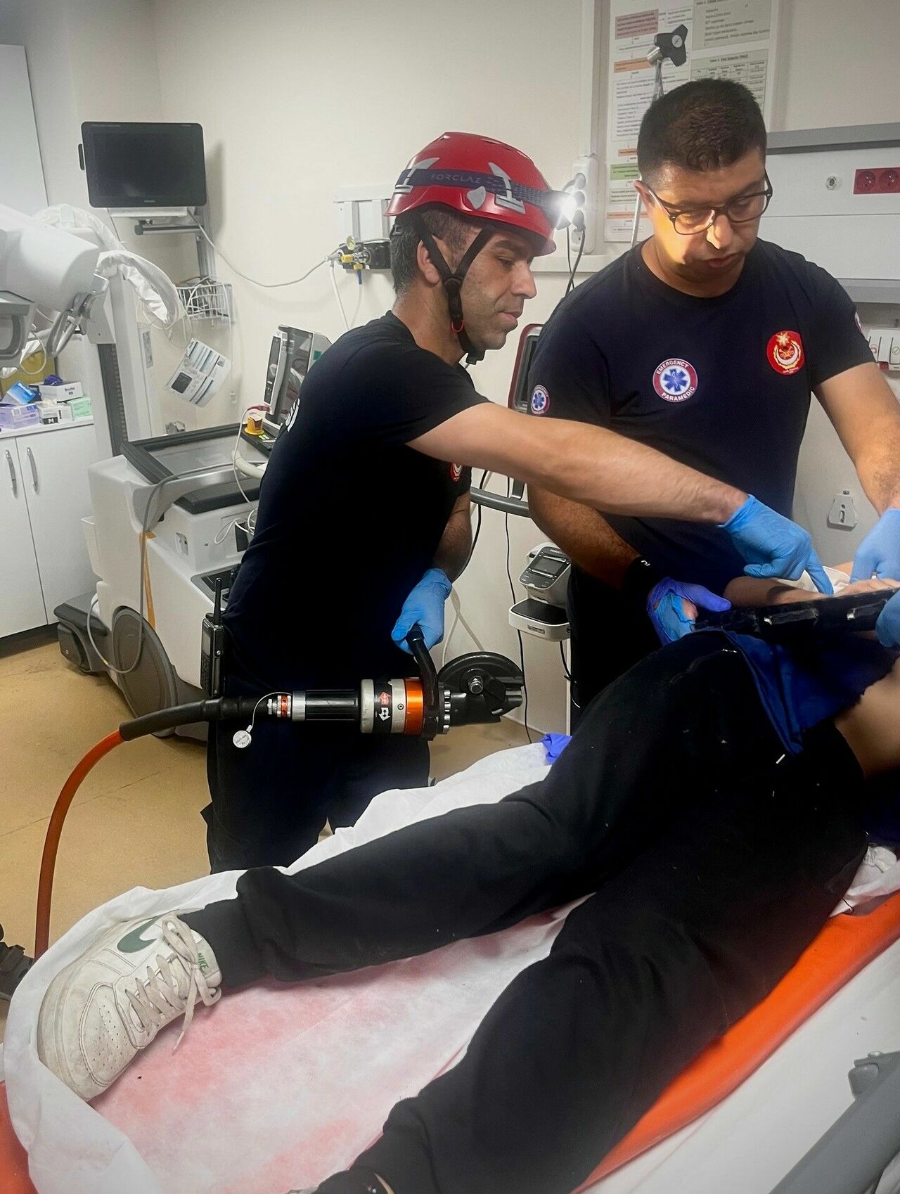 Ağaçtan Düşen Çocuk Korkuluk Demirlerine Saplandı (1)