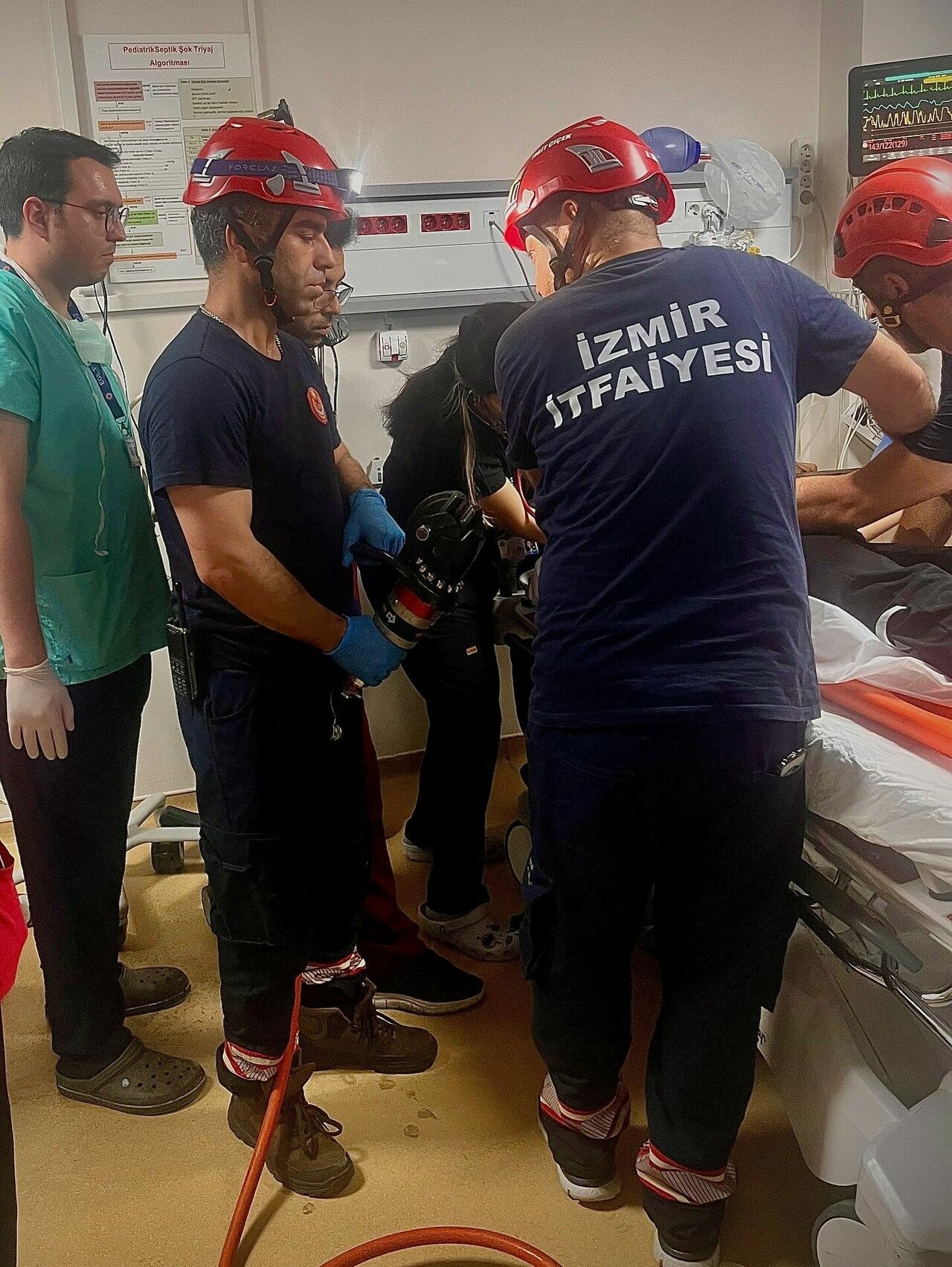 Ağaçtan Düşen Çocuk Korkuluk Demirlerine Saplandı (2)