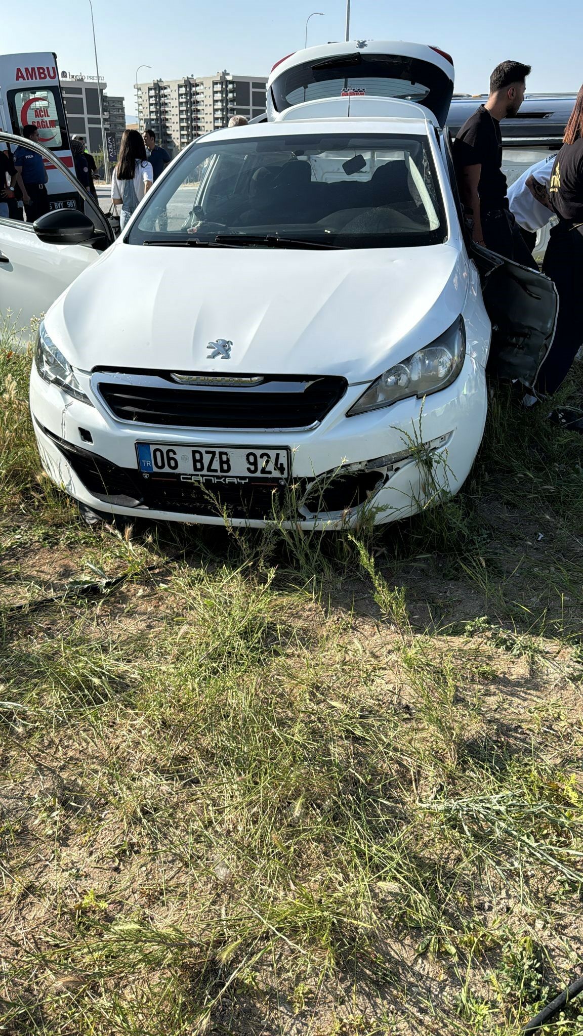 Ankara'da Dolmuş Ile Otomobil Çarpıştı5 Yaralı (4)