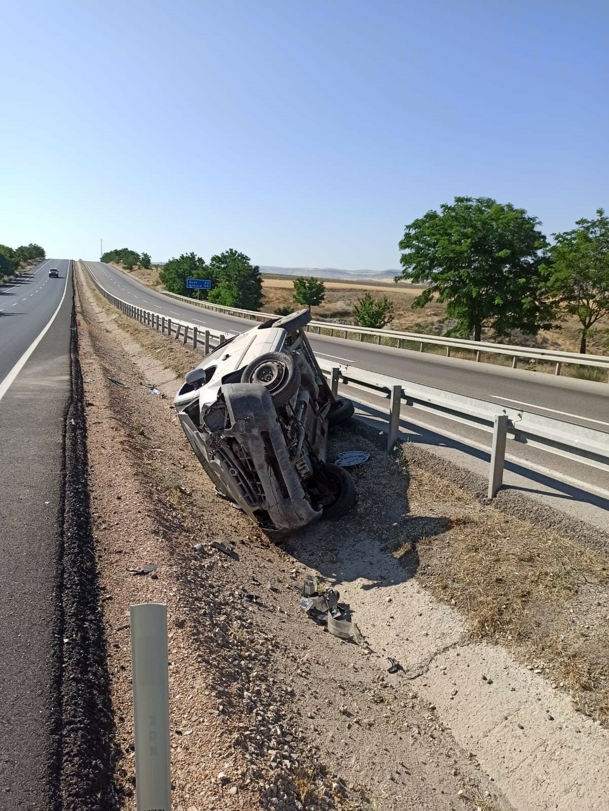 Ankara'da Lastiği Patlayan Araç Takla Attı 2 Yaralı (1)