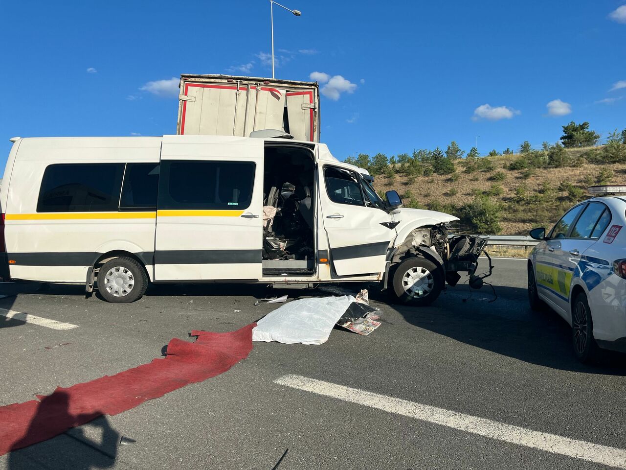 Ankara’da Servis Minibüsü Kamyona Çarptı 1 Ölü, 5 Yaralı (4)