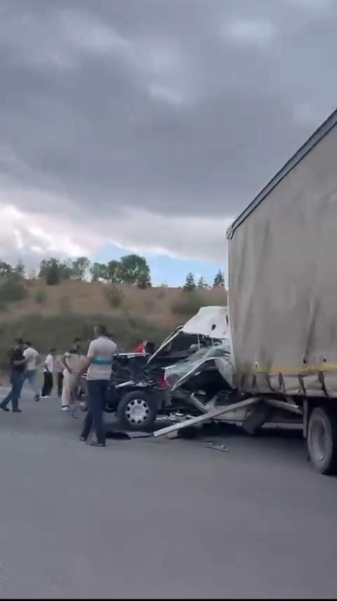 Ankara’da Servis Minibüsü Kamyona Çarptı 1 Ölü, 5 Yaralı (6)