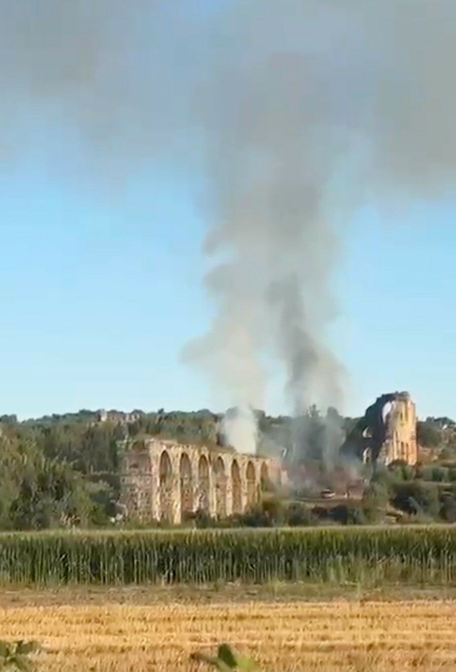 Aspendos Su Kemerleri Yakınında Çıkan Yangın Korkuttu (5)