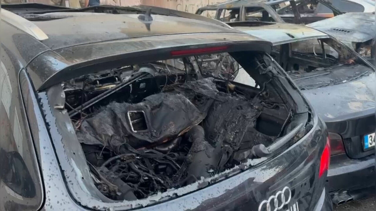 Ataşehir’de Sanayi Sitesinde Yangın Çok Sayıda Araç Yandı (4)