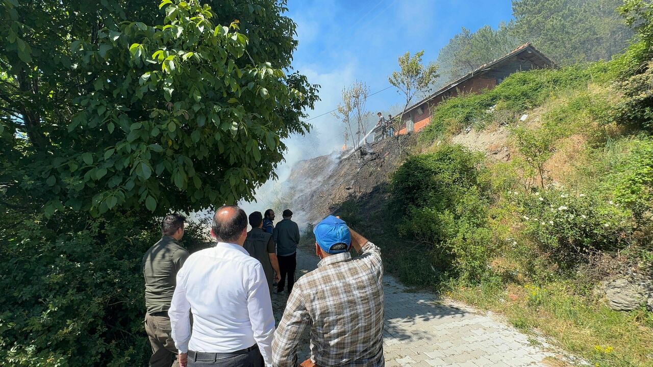 Bahçede Çıkan Yangın Evi Küle Çeviriyordu (2)