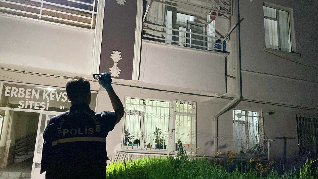 Balkondan Düşen Çocuk Ağır Yaralandı (1)