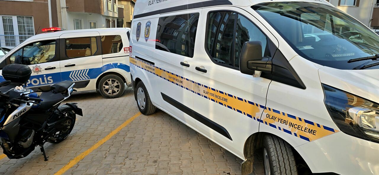 Bir Kadın Evinde Ölü Bulundu, Eşinden De Haber Alınamıyor (1)