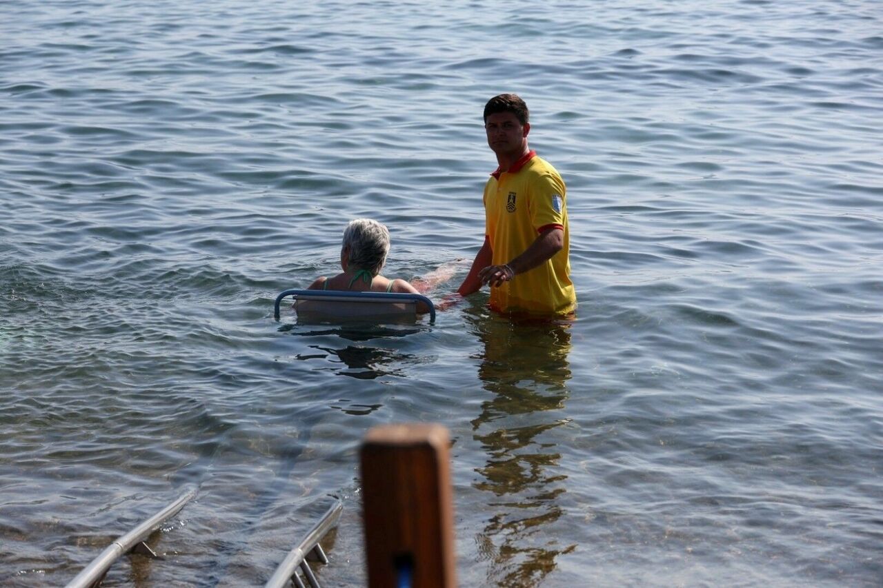 Bodrum'da Halk Plajına Raylı Sistem Kuruldu (1)