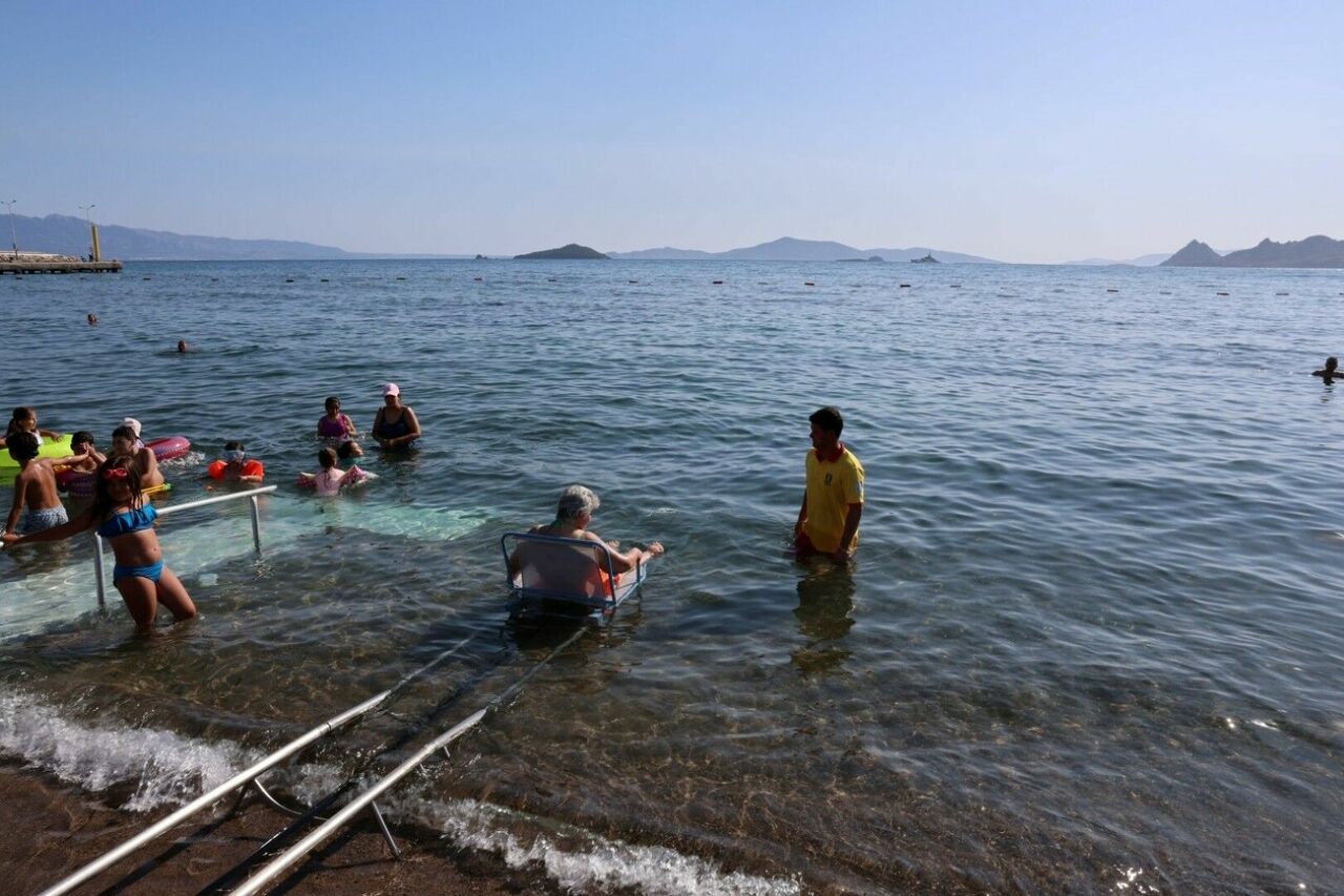 Bodrum'da Halk Plajına Raylı Sistem Kuruldu (4)
