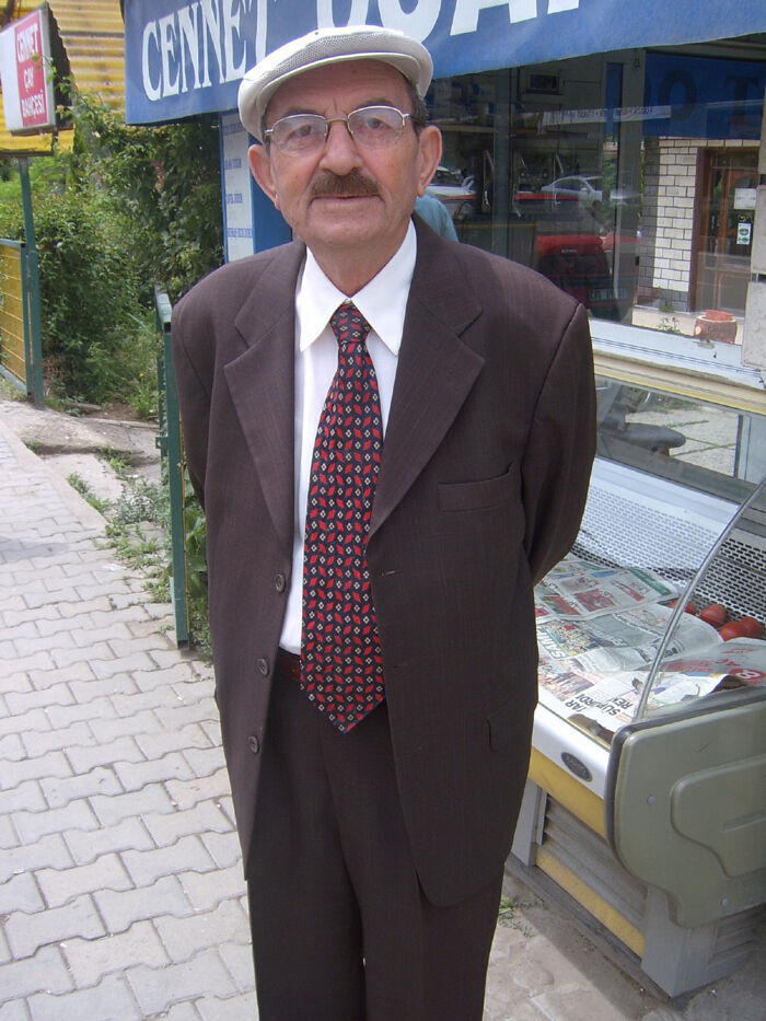 Bülent Ecevit’e Olan Benzerliği Inegol Arsivden Haber Gencgazete (1)