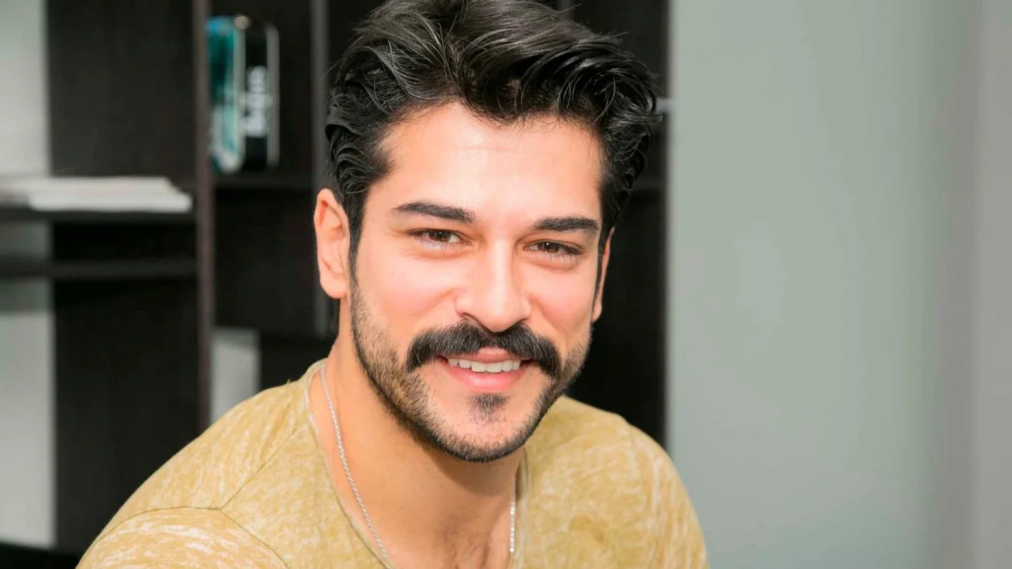 Burak Özçivit'in Serveti Ne Kadar Burak Özçivit Aylık Ne Kadar Kazanıyor Burak'ın Geliri Ne Kadar (2)-1