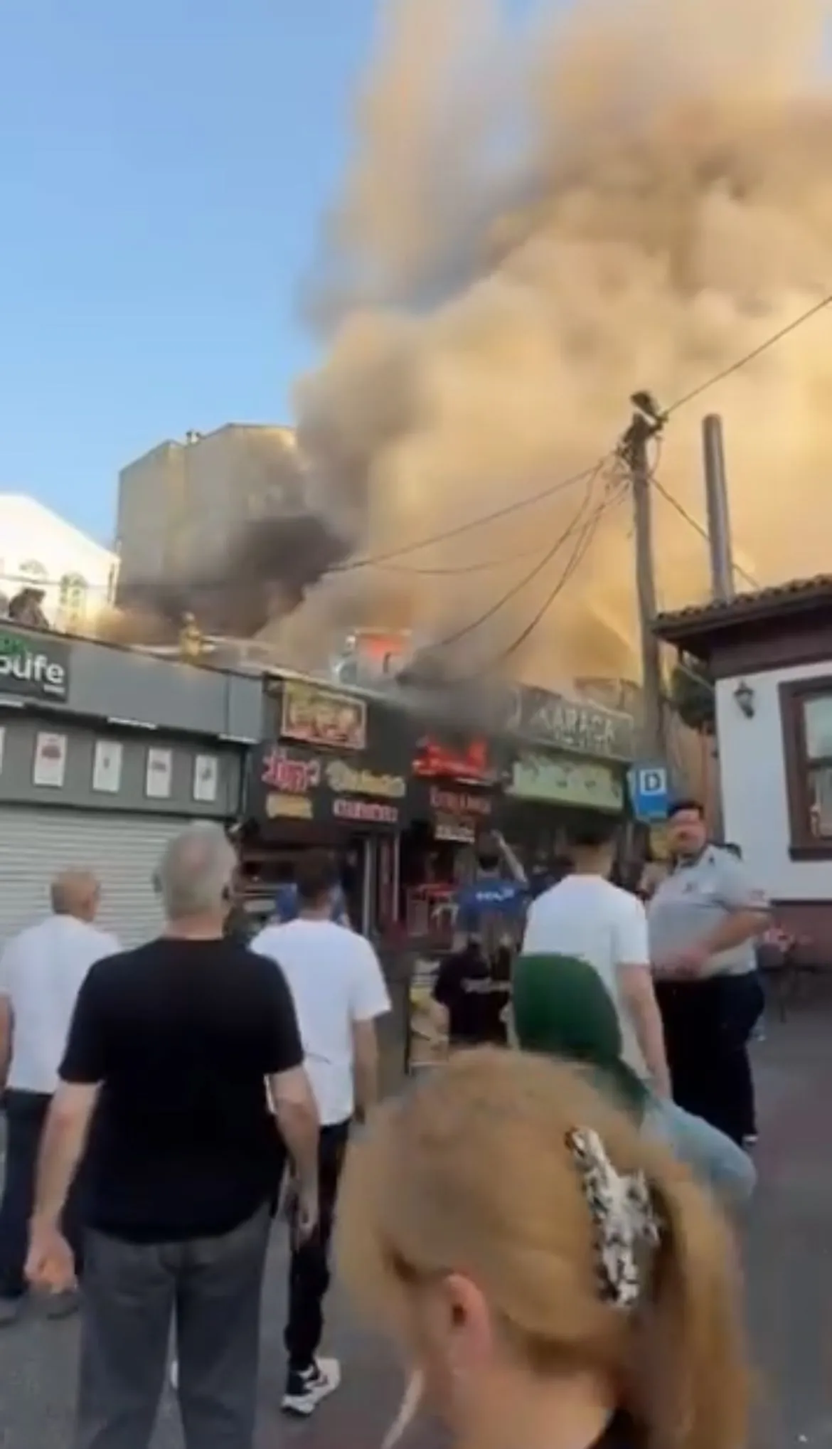 Bursa'da Lokantada Çıkan Yangın Bitişikteki İş Yerlerine Sıçradı (5)