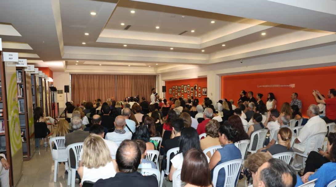 Bursa'da Usta Yazar Gündüz Vassaf Okurlarıyla Buluştu! (2)