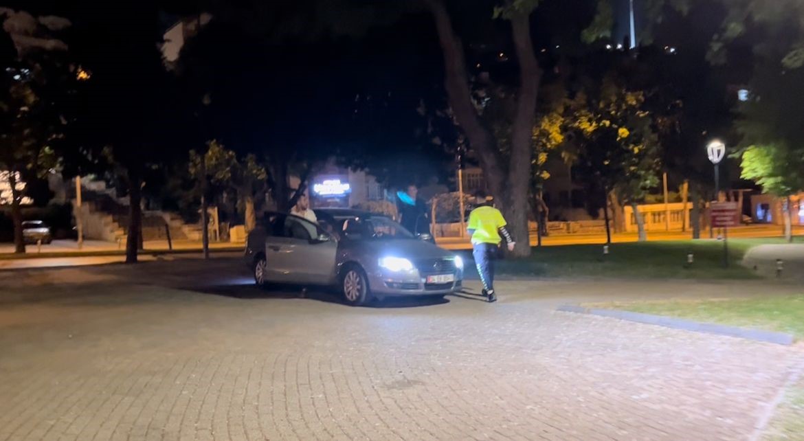 Bursa'da Uygulamayı Görünce Kaldırıma Çıktı, Yine Kaçamadı! (1)
