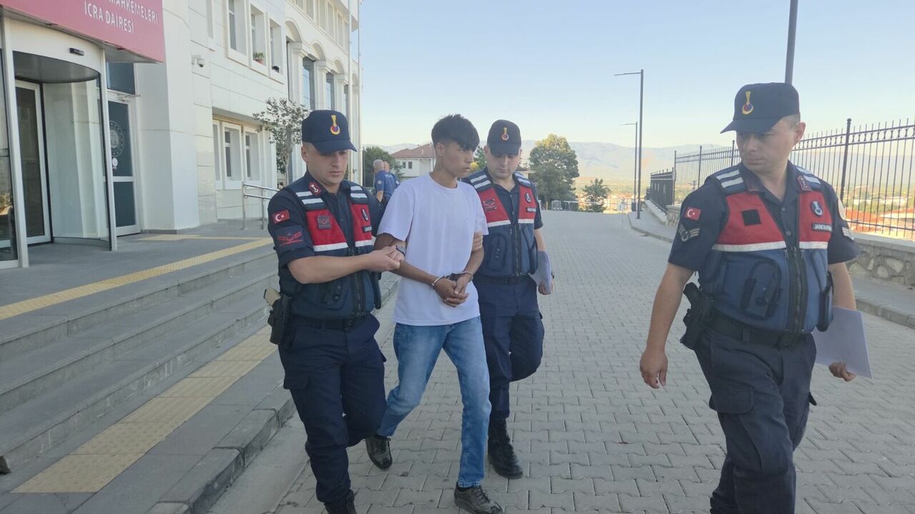 Bursa'da Yol Kenarında Boğazı Kesilmiş Halde Bulunmuştu Cinayet Zanlısı Tutuklandı! (3)