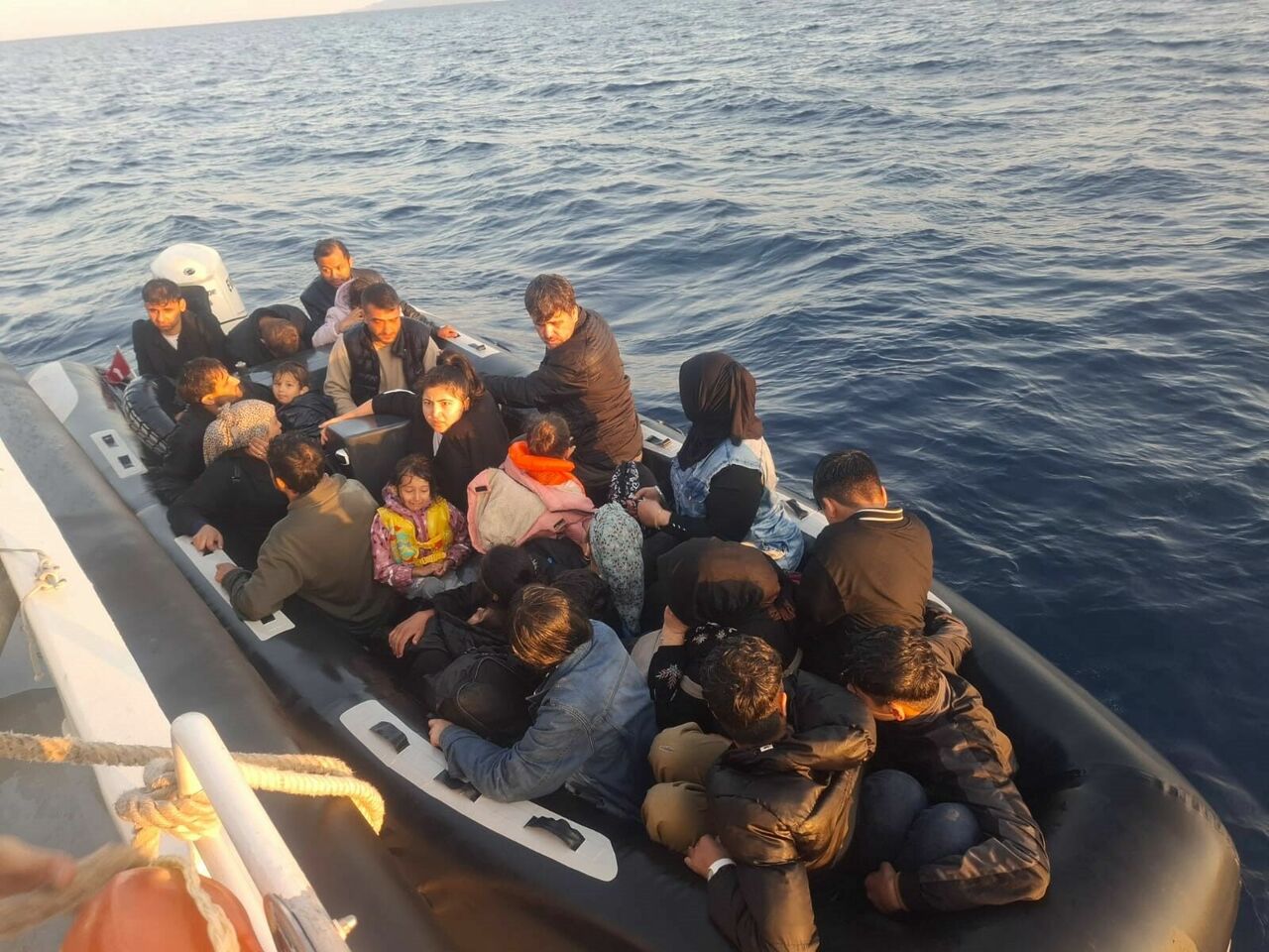 Çanakkale’de 37 Kaçak Göçmen Ile 2 Göçmen Kaçakçısı Yakalandı (2)