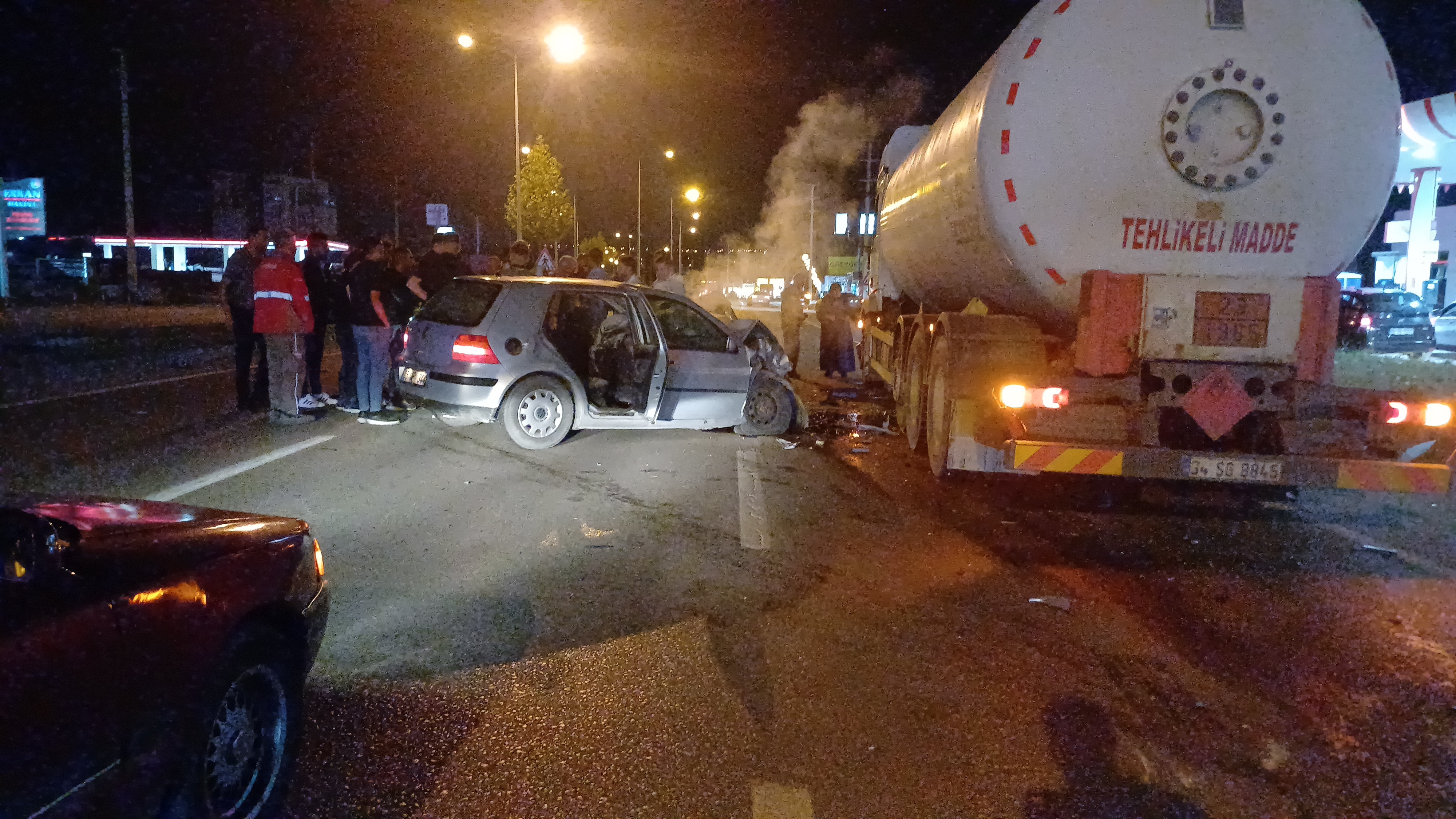Çorum’da Karşı Şeride Geçen Otomobil, Akaryakıt Tankeriyle Çarpıştı; 1 Ölü (2)