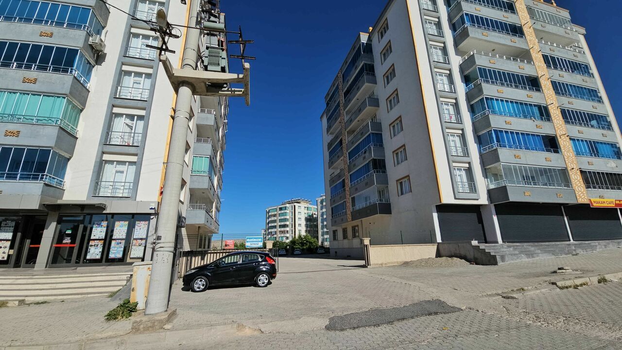 Diyarbakır'da Aranan Kayıp Çocuk, Yangın Merdiveni Boşluğunda Ölü Bulundu (1)