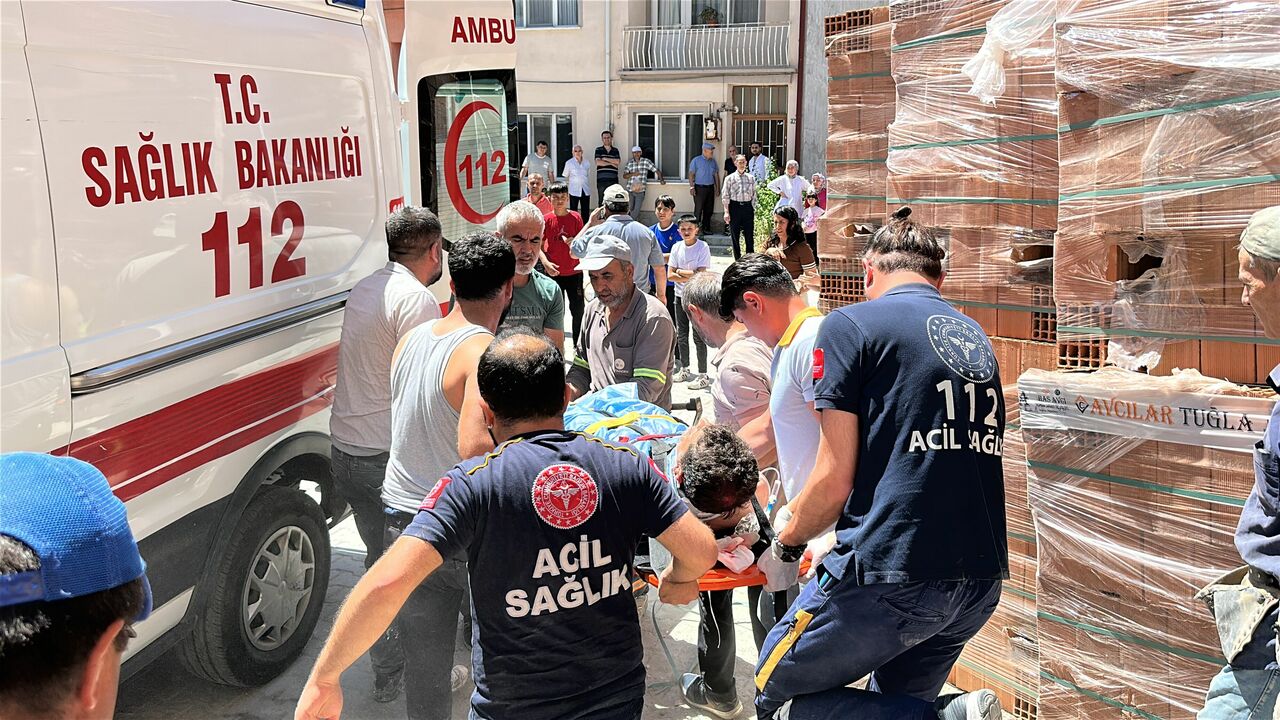 Elektrik Akımına Kapılan Işçi Ağır Yaralandı! (1)