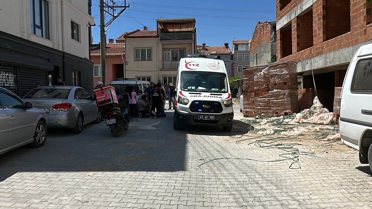 Elektrik Akımına Kapılan Işçi Ağır Yaralandı! (7)