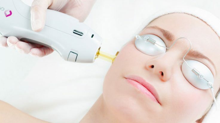 Elinde Ayna Ile Gezenlerin Korkulu Rüyası Mı Sivilce İzlerinden Kurtulmanın Etkili Yolları Nelerdir (2)