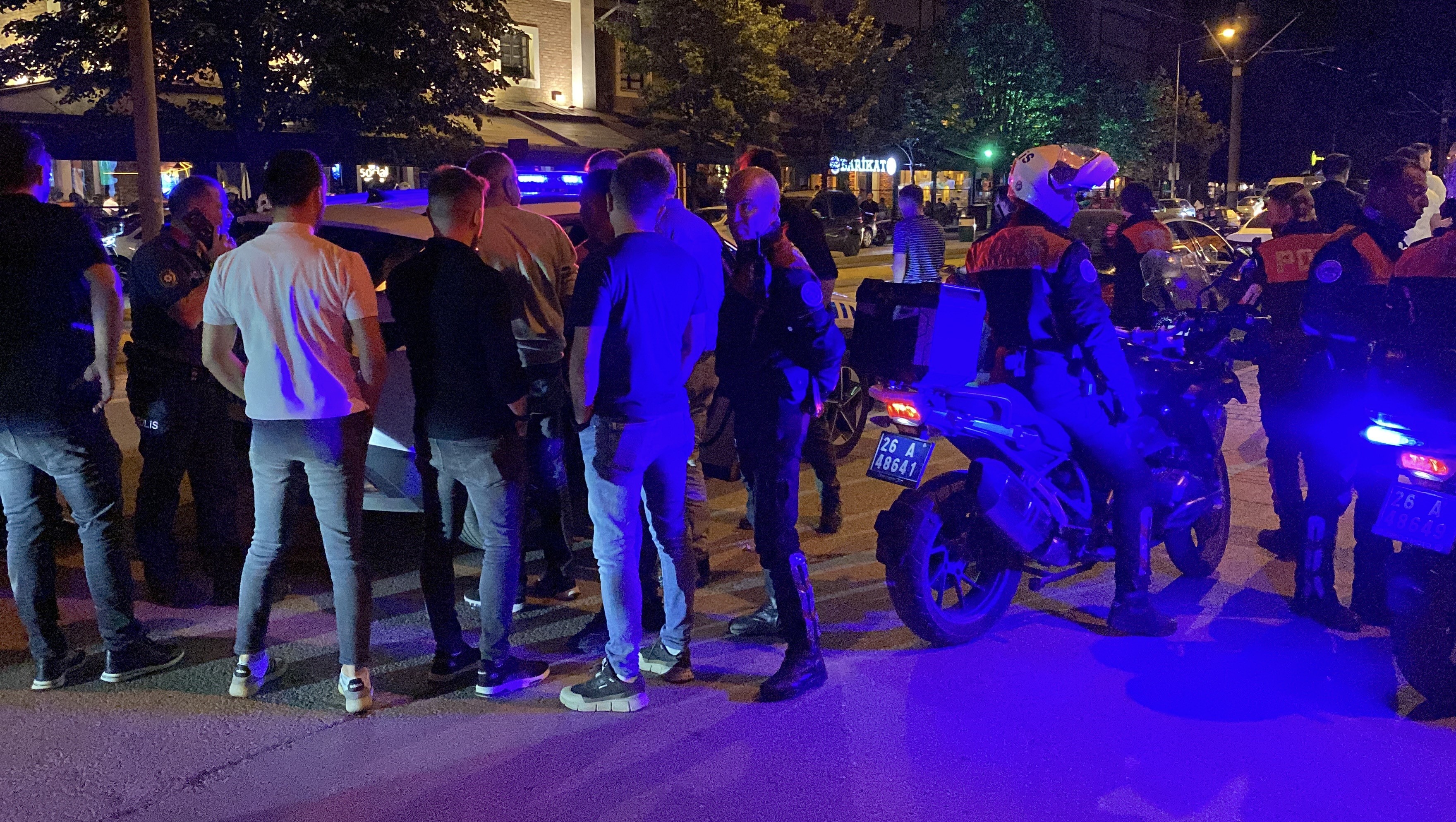 Elindeki Satırla Çevreye Saldıran Şahsa Gözaltı (1)