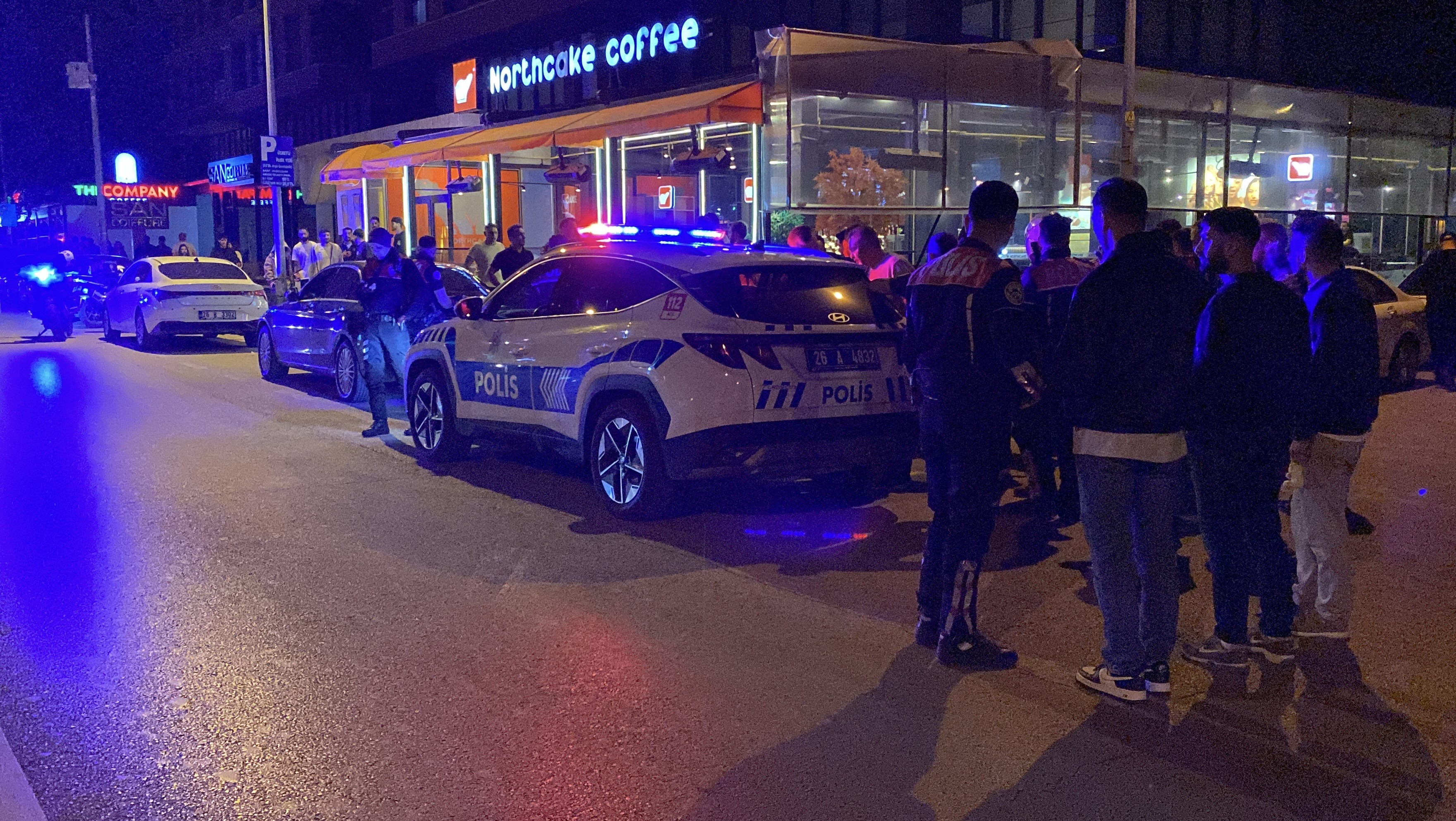 Elindeki Satırla Çevreye Saldıran Şahsa Gözaltı (3)