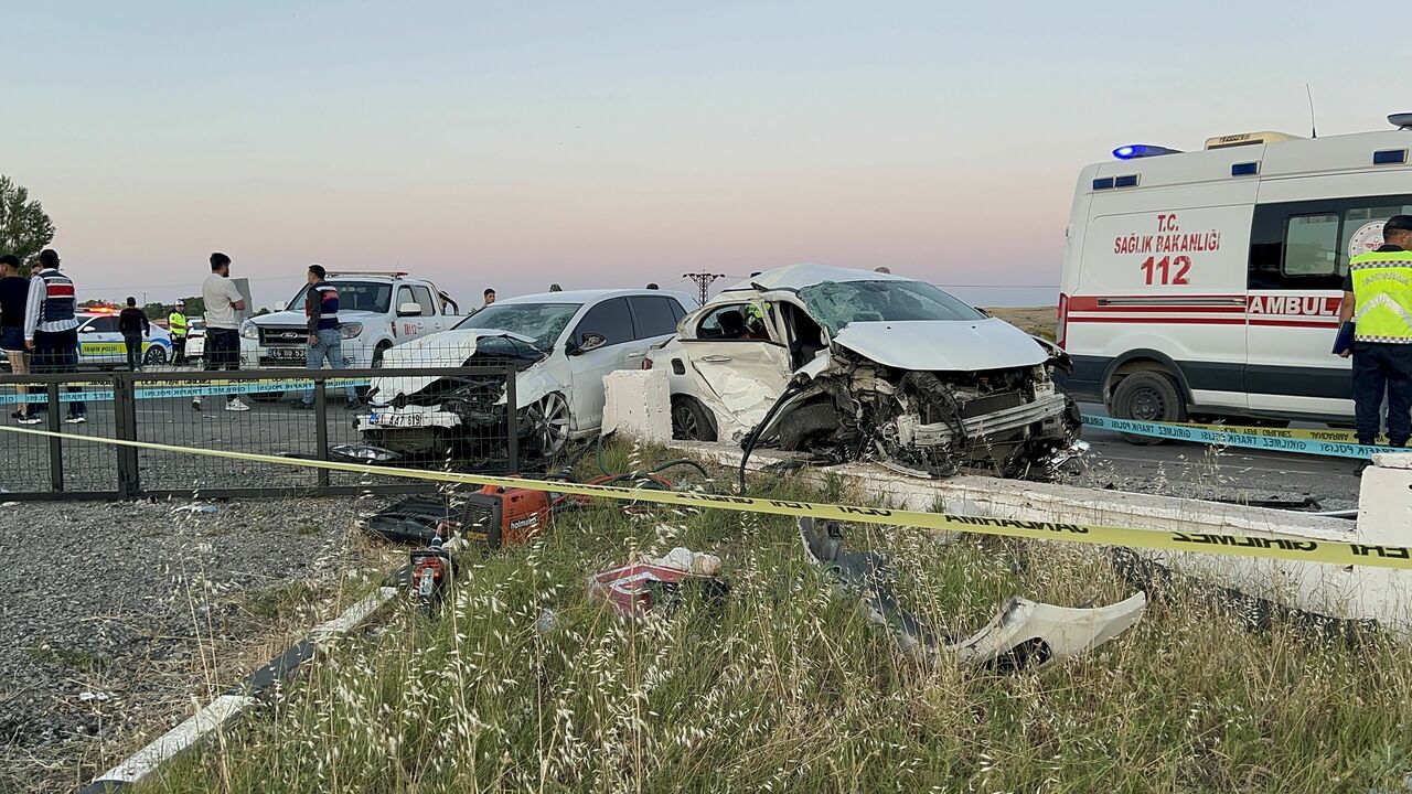 Feci Kaza Evli Çifti Hayattan Kopardı (2)