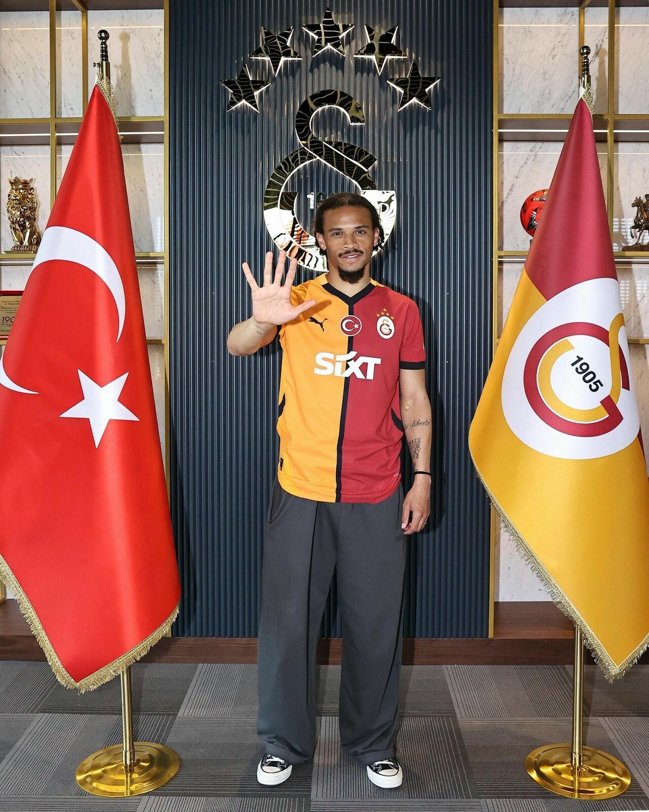 Galatasaray, Sane Ile 3 Yıllık Sözleşme Imzaladı (1)