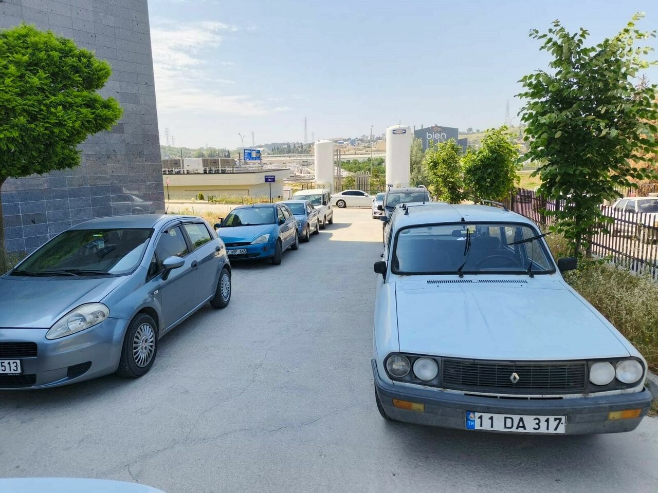 Gelişi Güzel Parklanma Sürücüleri Zora Sokuyor (3)