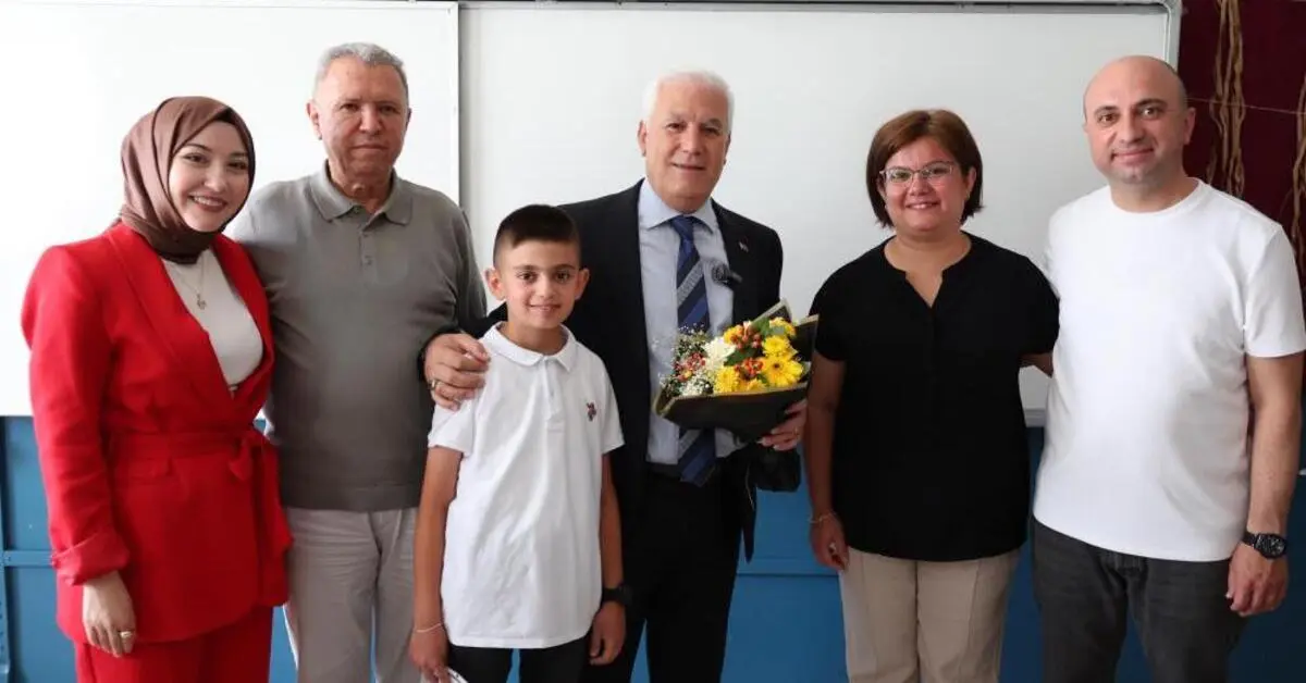 Genç Gazete Başkan Bozbey, Öğrencilerin Karne Heyecanına Ortak Oldu 1