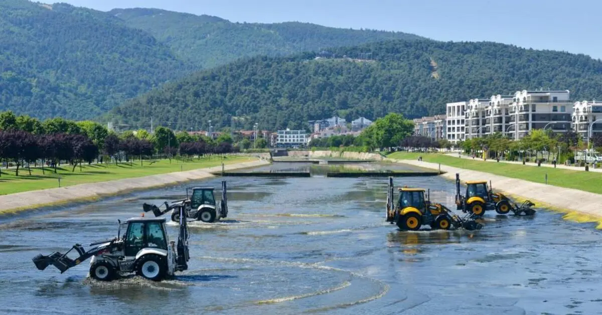 Genç Gazete Bursa Büyükşehir’den Hüdavendigar’da Kapsamlı Dere Temizliği