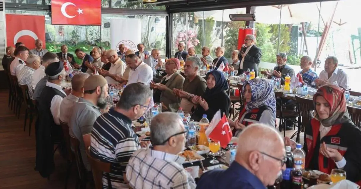 Genç Gazete Bursa Valisi Ayyıldız, Şehit Babaları Ve Gazi Babalarla Bir Araya Geldi
