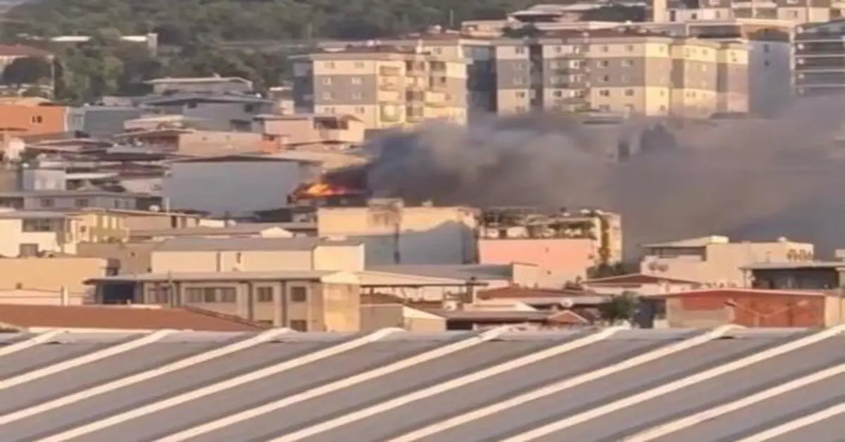Genç Gazete Bursa’da 5 Katlı Binanın Çatı Katı Alevlere Teslim Oldu 1
