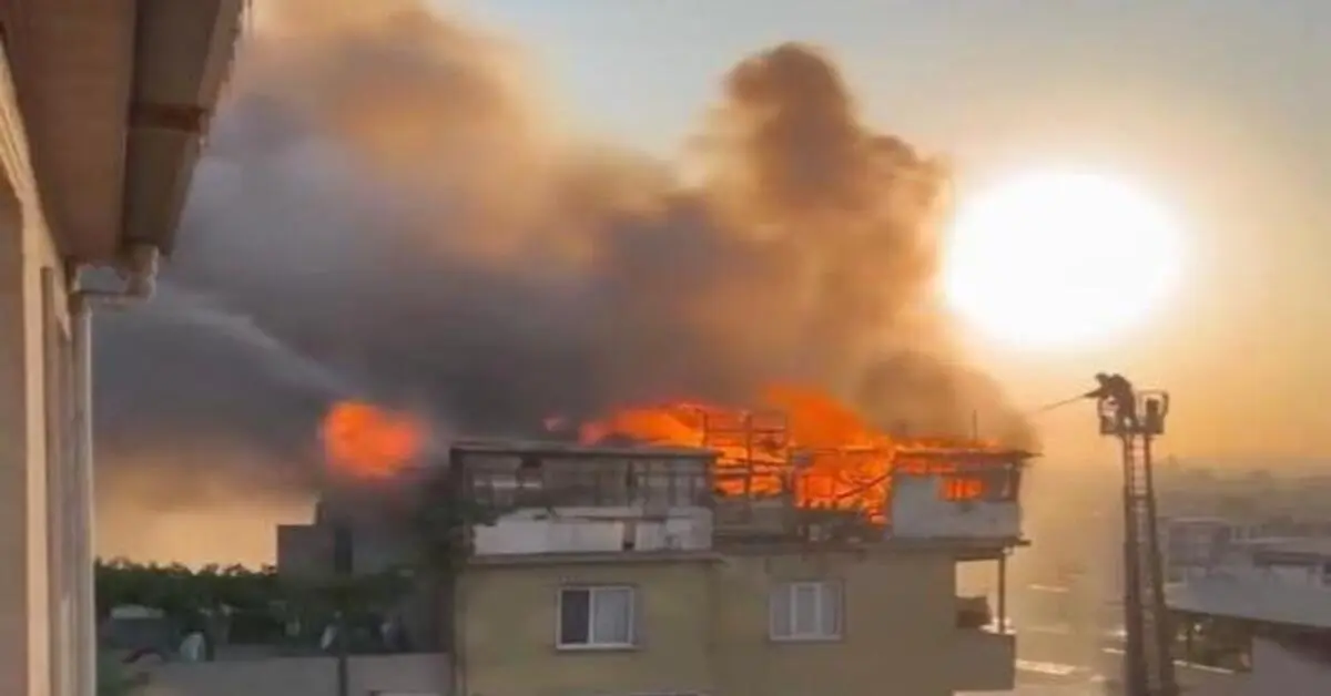 Genç Gazete Bursa’da 5 Katlı Binanın Çatı Katı Alevlere Teslim Oldu 2