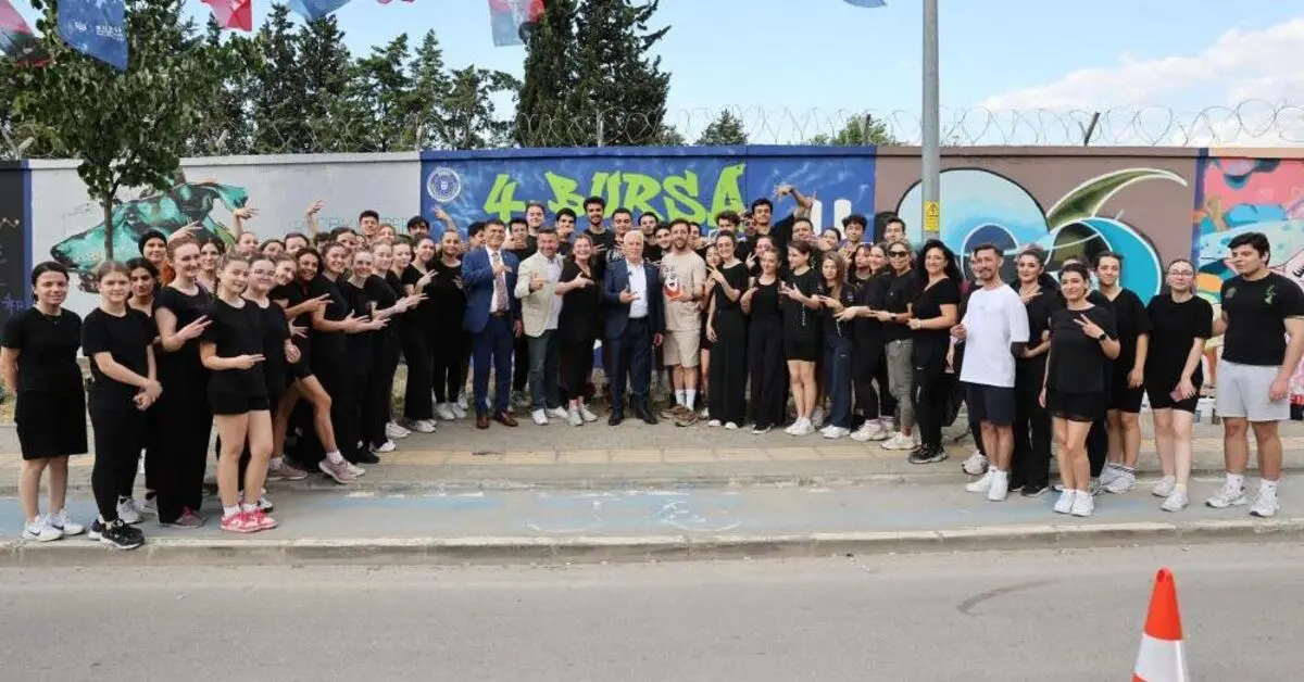 Genç Gazete Bursa'da 72 Sanatçının Katıldığı Graffiti Şenliği Renkli Görüntülere Sahne Oldu 1