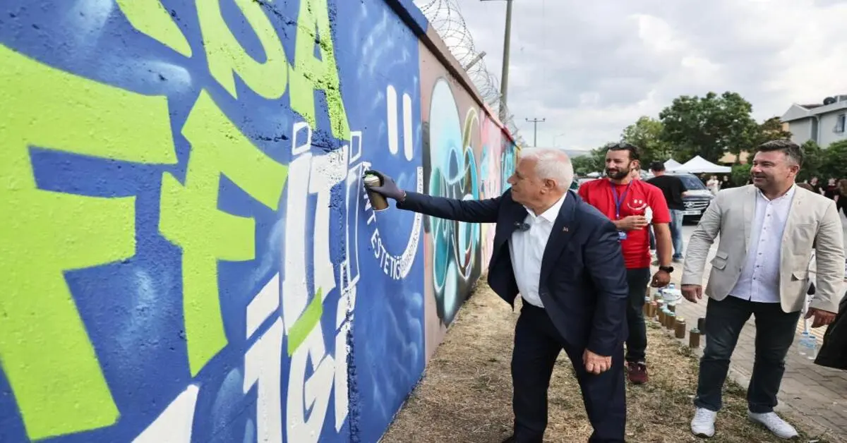 Genç Gazete Bursa'da 72 Sanatçının Katıldığı Graffiti Şenliği Renkli Görüntülere Sahne Oldu 2