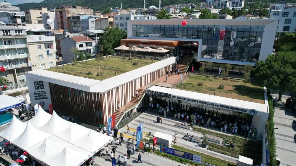 Genç Gazete Bursa’da 7’Den 70’E Herkese Hizmet Verecek Dr. Sadık Ahmet Gençlik Ve Spor Merkezi Açıldı 2