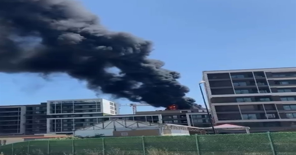 Genç Gazete Bursa'da 8 Katlı İnşaatın Çatısı Alev Alev Yandı
