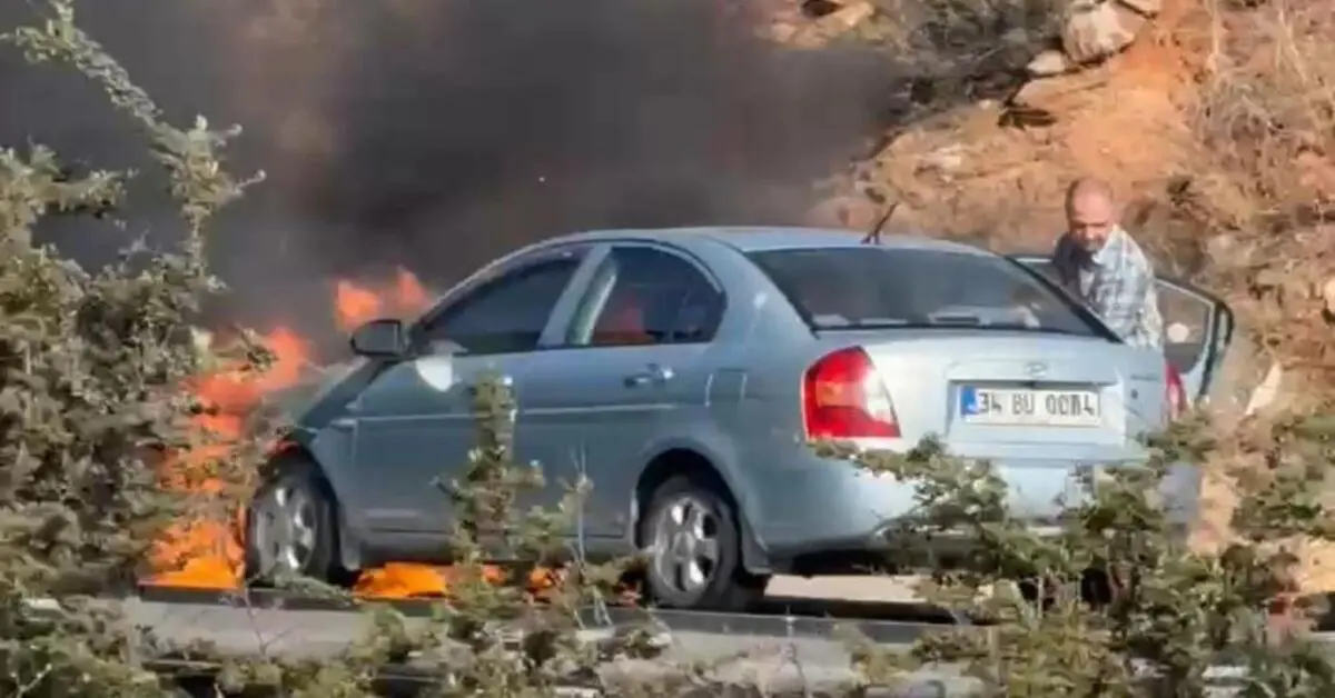 Genç Gazete Bursa'da Alev Alan Otomobili İçin Yol Ortasında Böyle Çırpındı-2