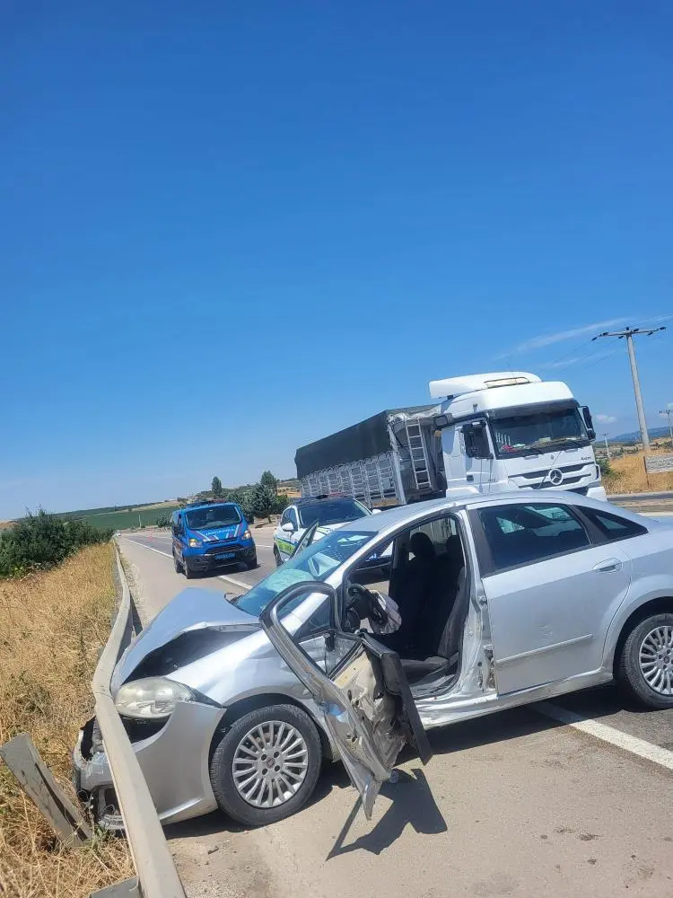 Genç Gazete Bursa’da Dikkatsizlik Kazaya Neden Oldu 5 Kişi Yaralandı-1